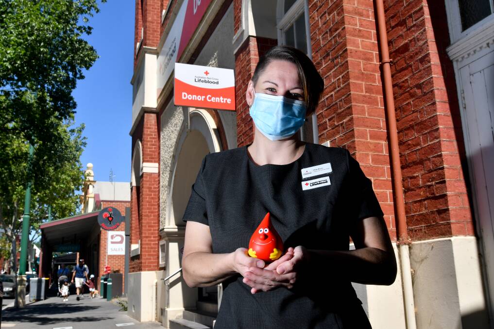 Shae Burns out front of the Bendigo Donor Centre in 2020. Picture by Noni Hyett