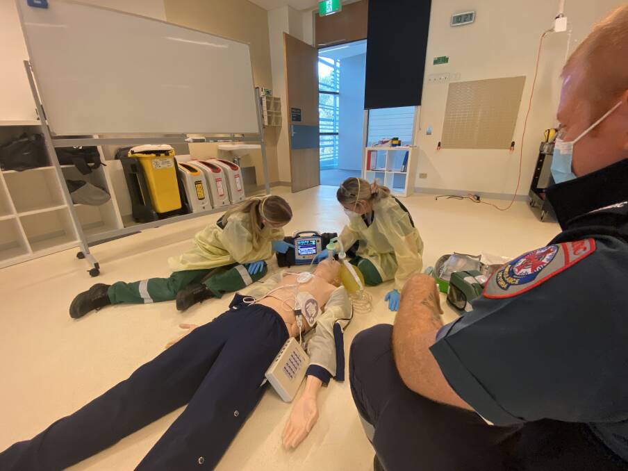 La Trobe Bendigo paramedic students being taught by an Ambulance Victoria paramedic. Picture: SUPPLIED
