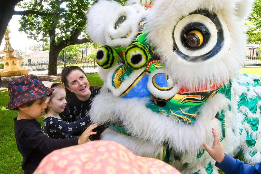 Bendigo Health VPRS Stream Leader Christie Verbeek with children from Jenny's Early Learning Centre and the Bendigo Chinese Association Inc Chinese Lion. Picture by Noni Hyett