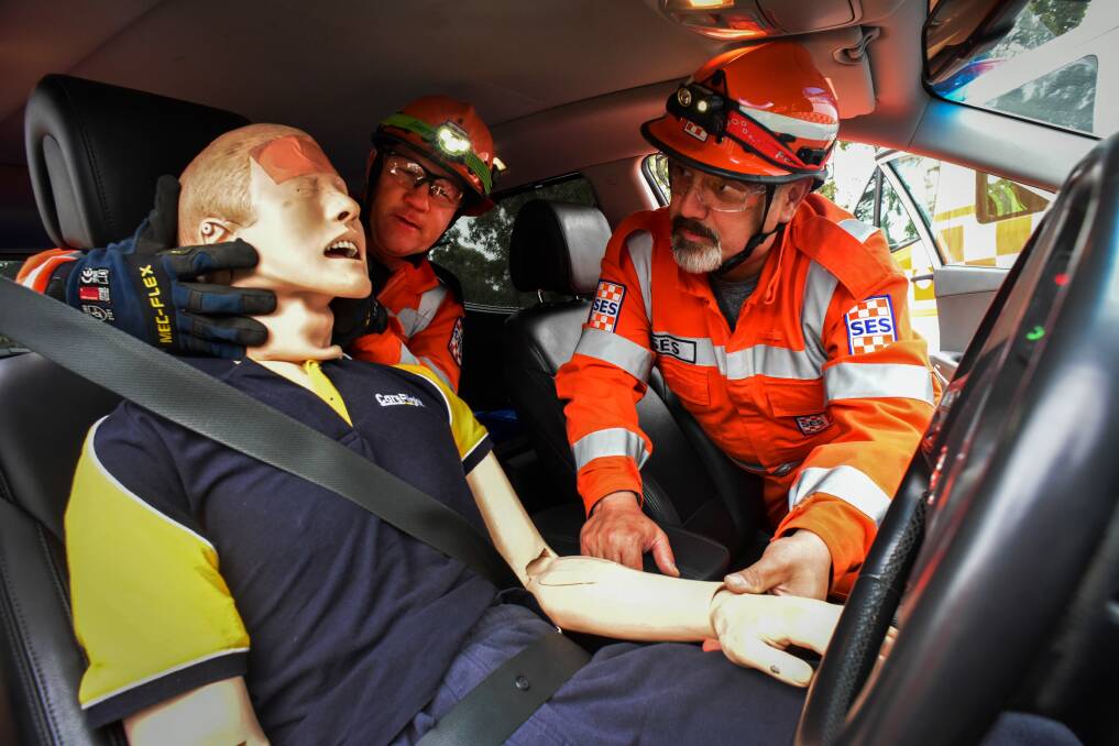 SAVING LIVES: Heathcote SES volunteers Darren O'Connor and Ali Sarisandal participated in a Care Flight trauma care workshop at Huntly. Picture: BRENDAN MCCARTHY