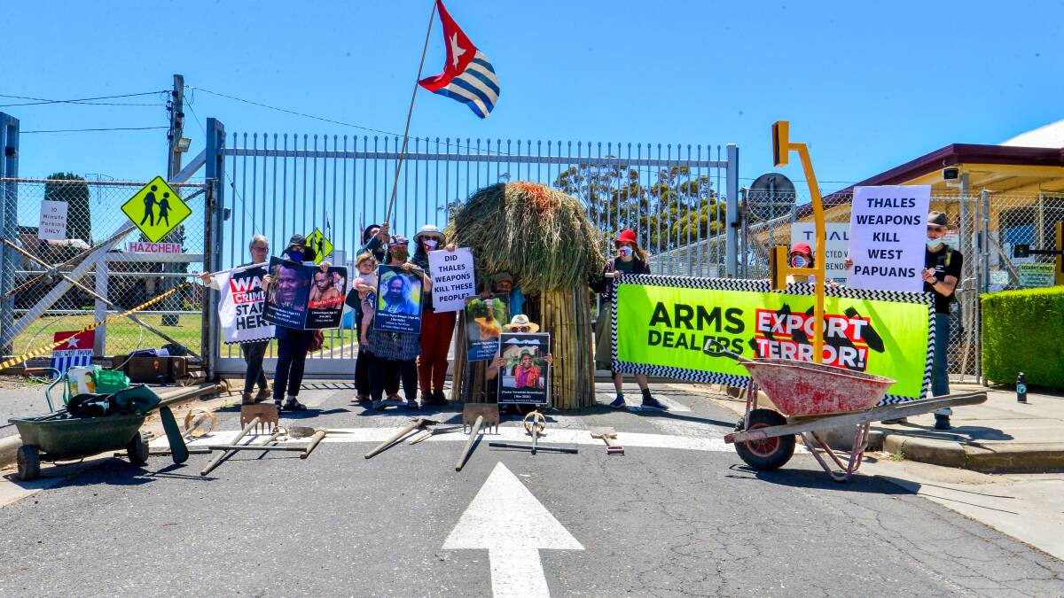 Protestors blocking the Bendigo Thales entrance. Picture: DARREN HOWE
