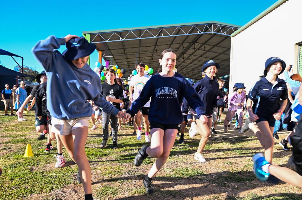 White Hills kids run with 'Mr Gurd' at the school. Picture by Enzo Tomasiello