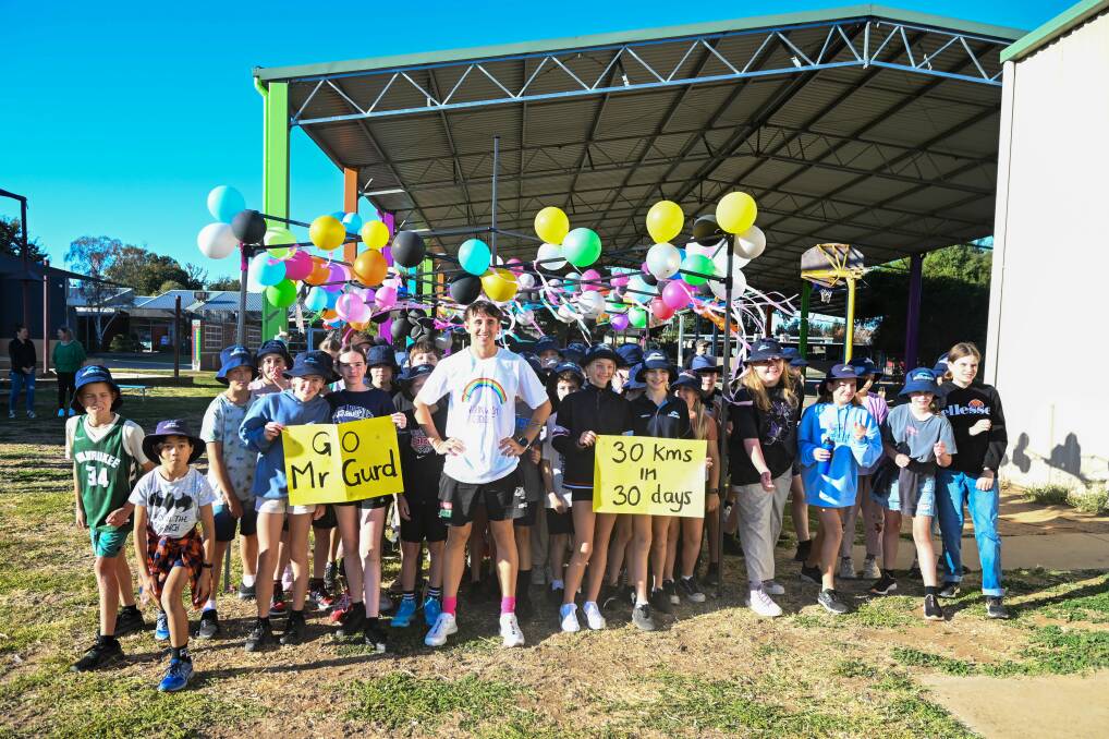 Students and staff from White Hills Primary have been huge supporters of Calum Gurd's fundraising run. Picture by Enzo Tomasiello 