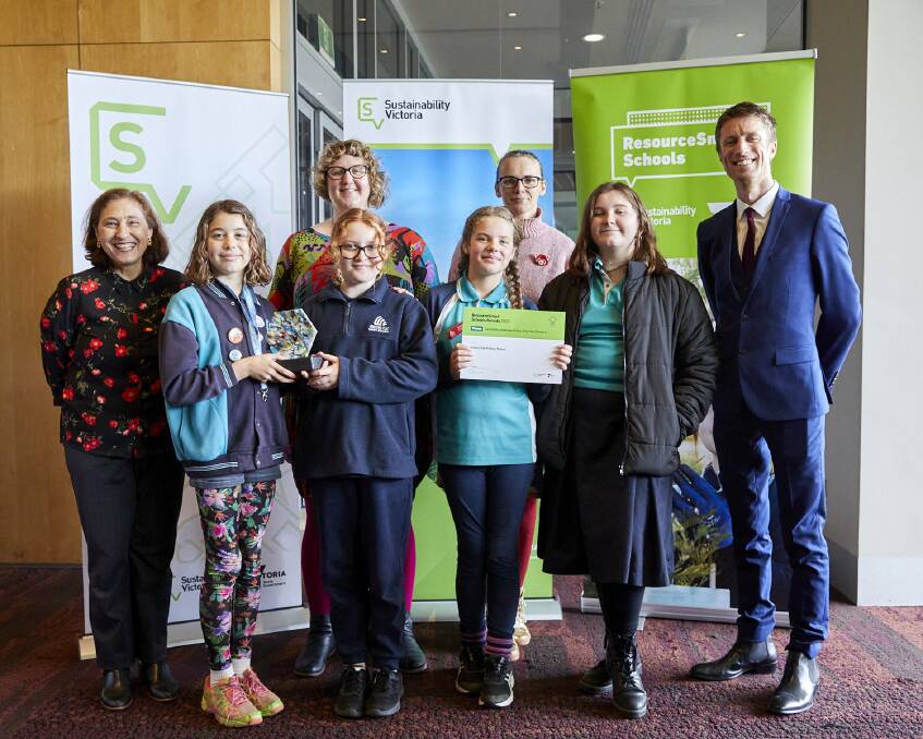 ECO WARRIORS: Energy, Environment and Climate Change Minister Lily D'Ambrosio and comedian Sammy J with Winters Flat Primary students Indiana, Georgie, Zahyra, Faith and school staff Rosie Annear and Kitty Ward. Picture: Sustainability Victoria 