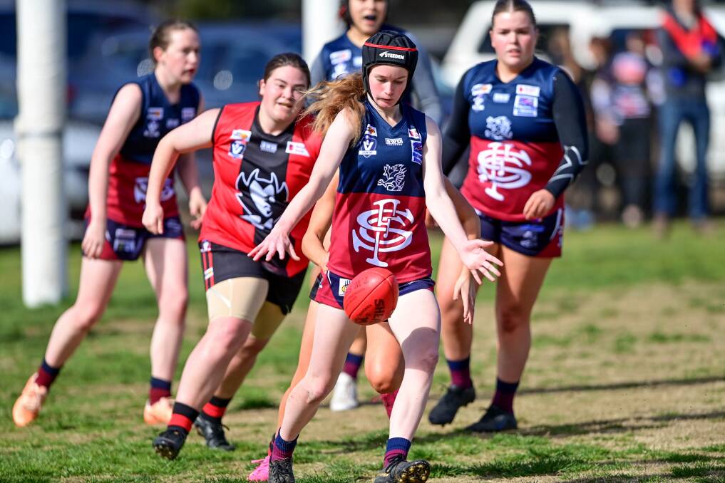 Sandhurst under-18 girls in action against White Hills during the 2023 season. Picture by Brendan McCarthy 
