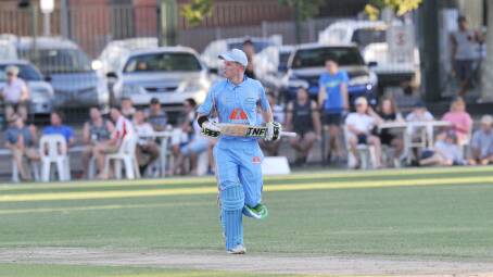 Andrew Chalkley batting during the 2015-16 T20 grand final. Picture by Noni Hyett 