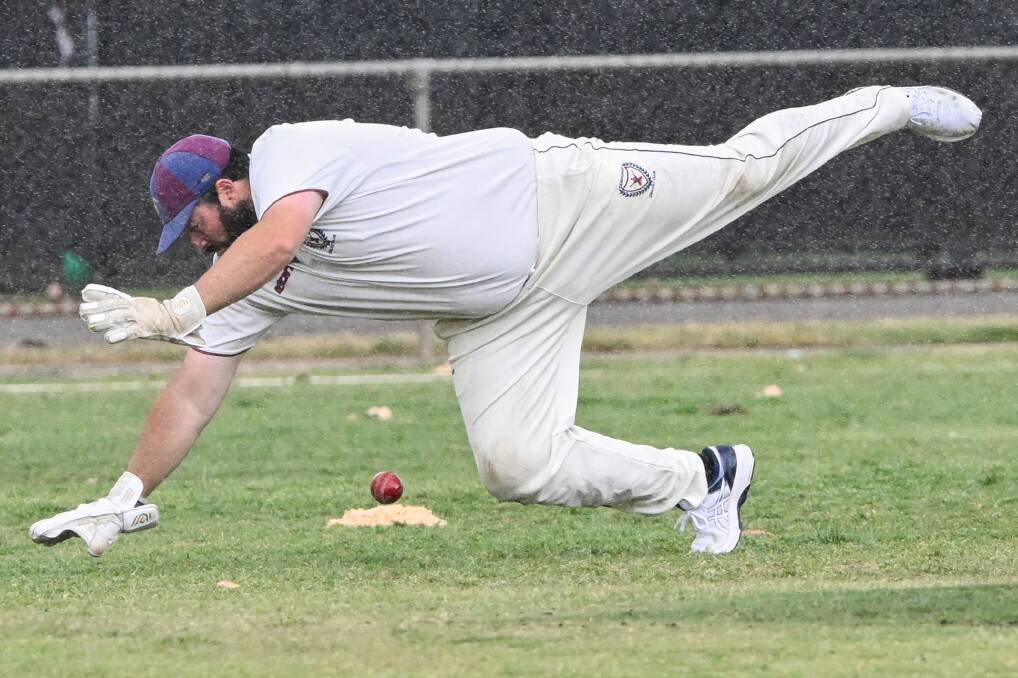 Sandhurst wicket-keeper Ashley Gray took four catches on Saturday. Picture by Darren Howe