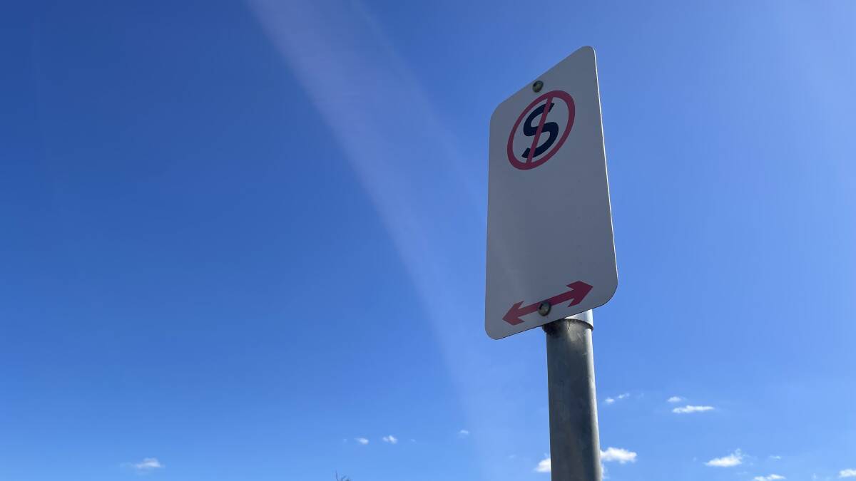 A no standing sign on Inglis Street. Picture by Gabriel Rule