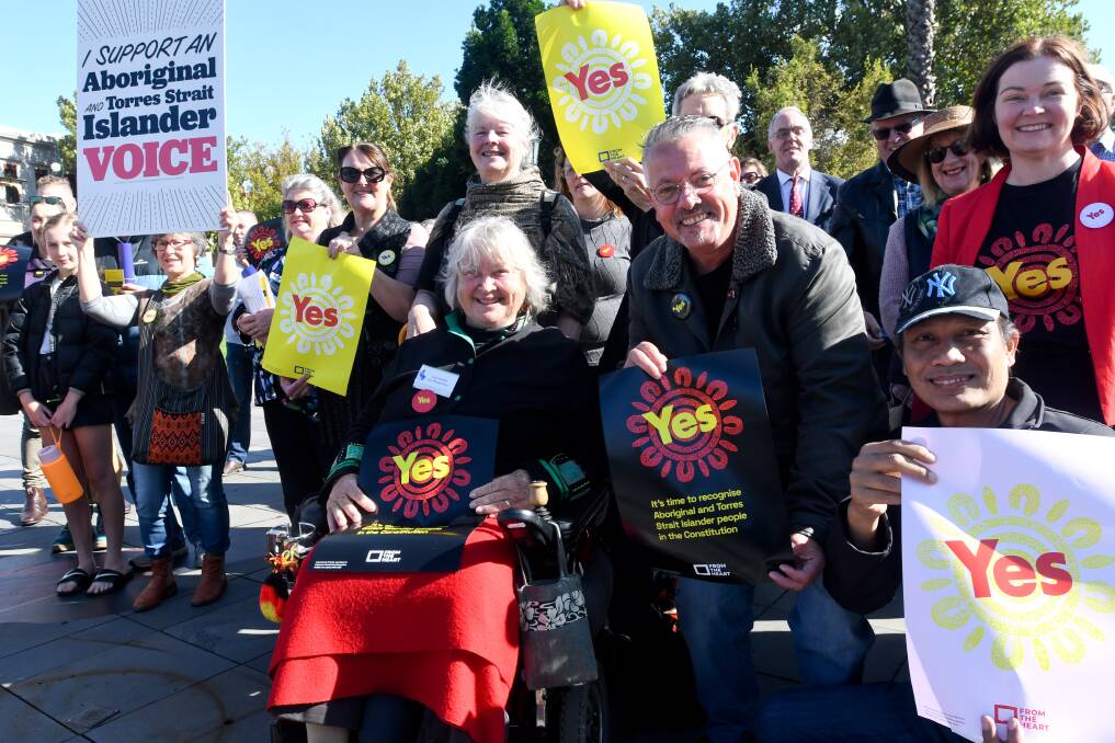 Bendigo residents at a 'Yes' rally. Picture by Darren Howe.