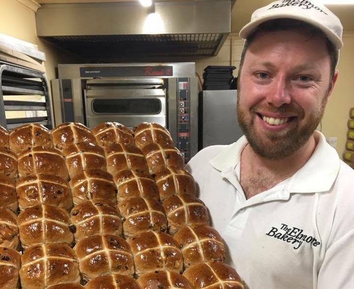  Travis Wilson with a tray of the Elmore Bakery's hot cross buns. Picture: Supplied 