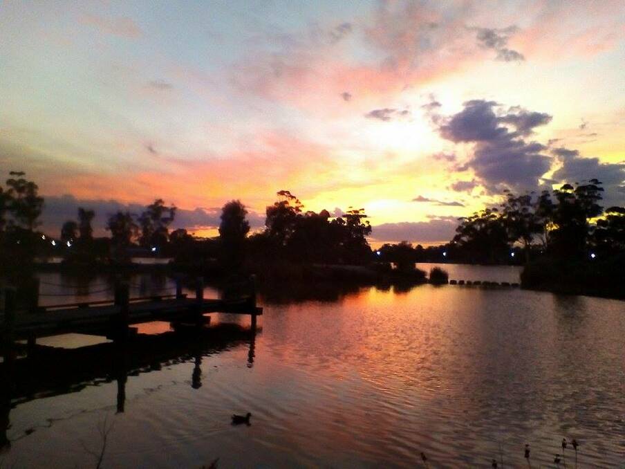"Lake Neangar at sunrise". Today's #picoftheday is by Grant Jenkyn, via Facebook. Tag your weather pics #bendigoweather on Instagram and we'll feature the best ones here.


