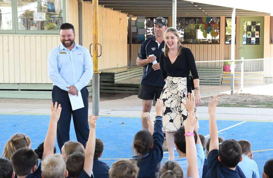 White Hills Primary School assistant principal Scott Ross and Member for Bendigo East Jacinta Allan discuss the plans with students. Picture: Adam Holmes