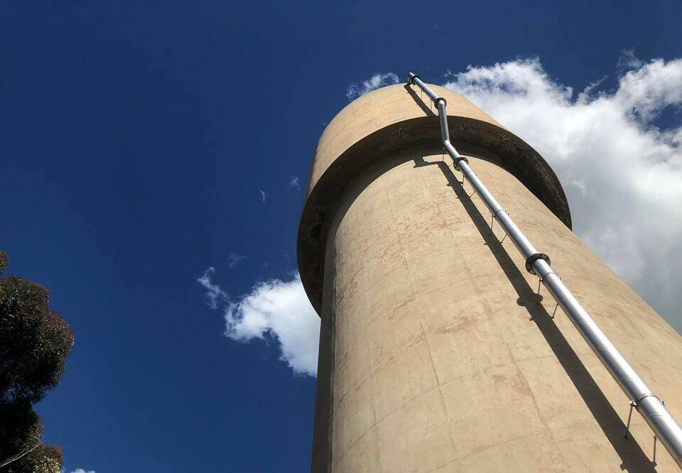 The height of the Elmore water tower has not been altered since the 1960s, but Coliban Water says it can provide water at the required pressure to a town three times the size of Elmore.