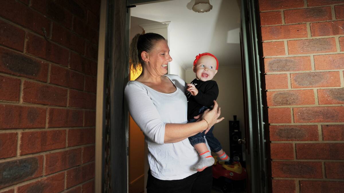 Kylie Archibald, with her daughter Nova Ward, ticks the boxes for the "median" Bendigo resident. Picture: NONI HYETT