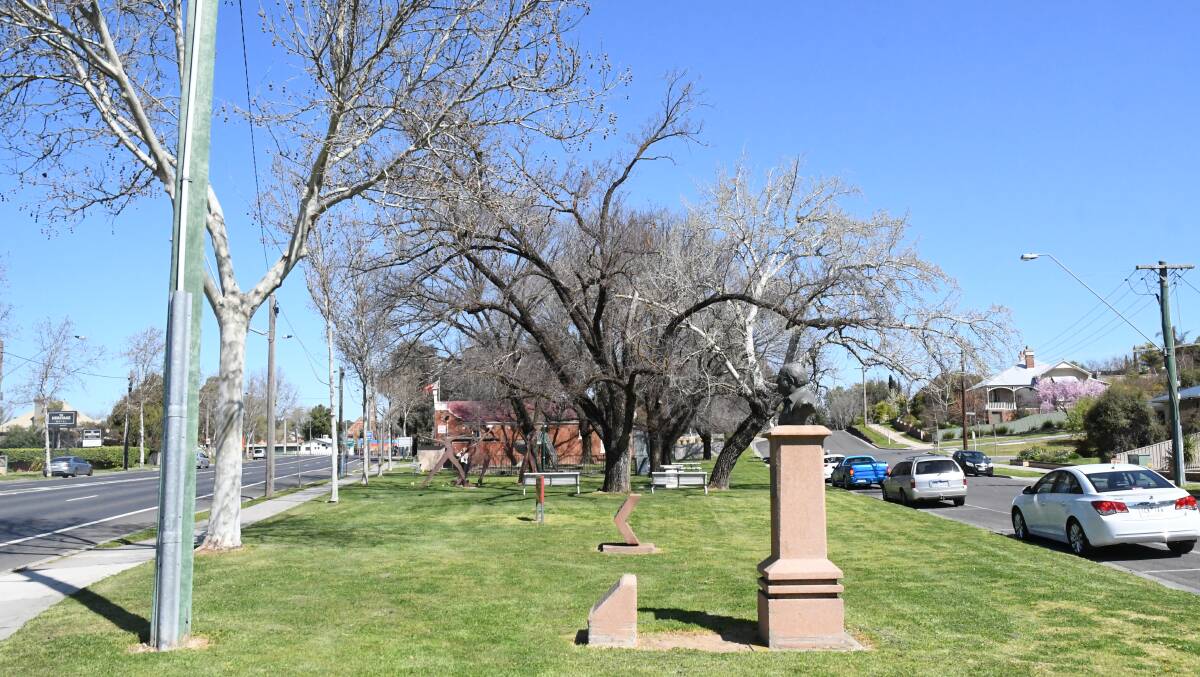 The reserve contains memorials to Dick Turner, Hungarian gold miners and the women of Bendigo, along with a playground, BBQ and benches.