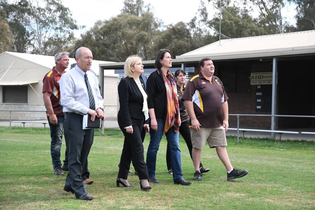 Coalition candidates for Bendigo East discuss the plans with members of the Huntly Football-Netball Club. Picture: ADAM HOLMES