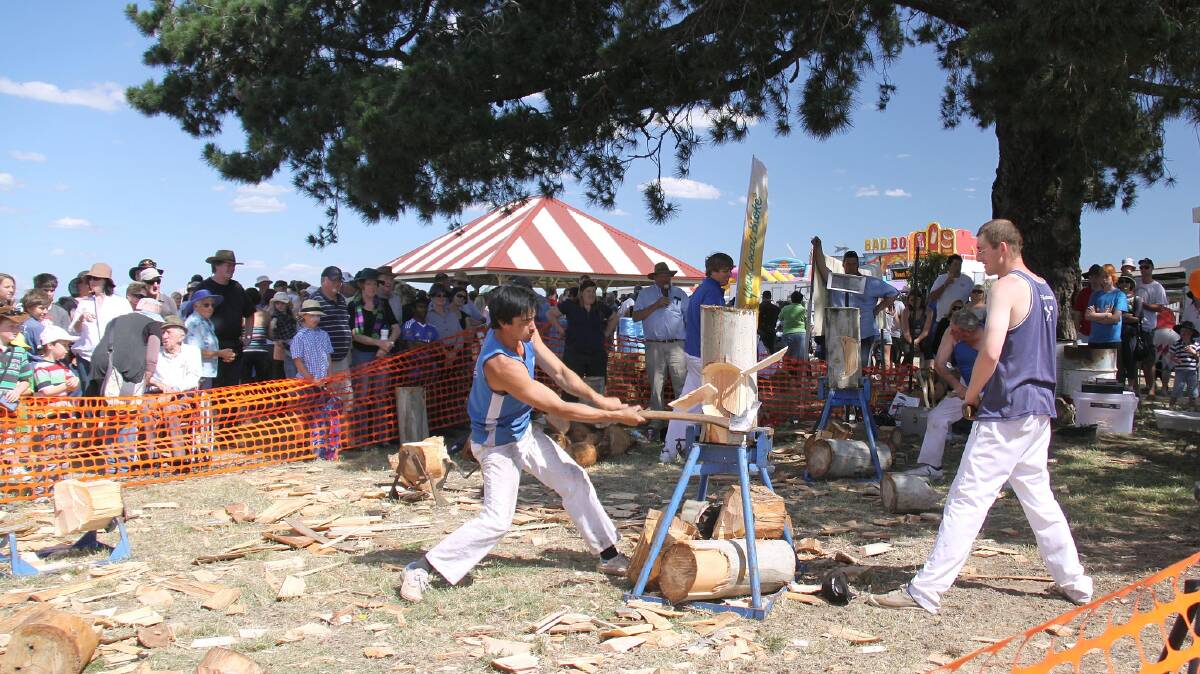 Woodsplitting at the Clunes Show. Picture supplied 