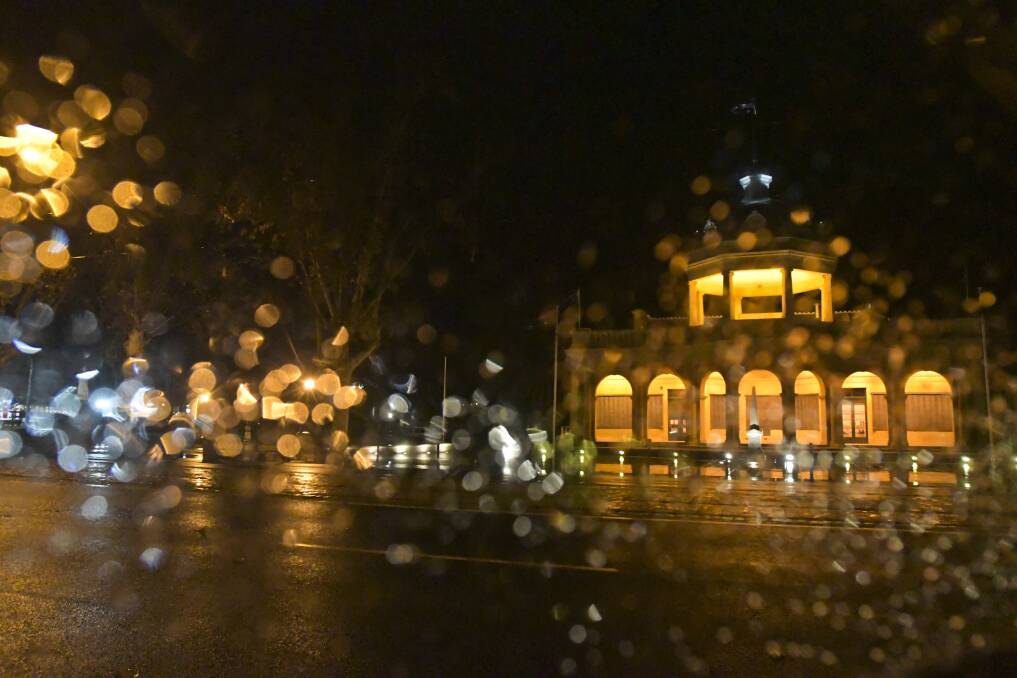 The Soldiers Memorial Institute Military Museum on Pall Mall, Bendigo, during Wednesday's wet weather. Picture: NONI HYETT