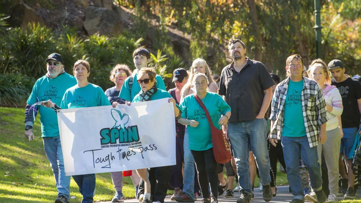 Attendees at the 2019 SPAN suicide awareness walk in Bendigo. The 2020 walk was postponed due to the COVID-19 pandemic. Click on the picture for coverage of the 2019 event. 