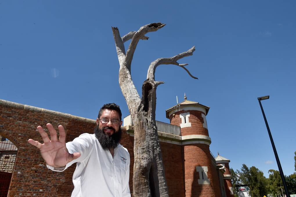 Trent Nelson at Bendigo's Ulumbarra Theatre in 2016, acknowledging the relocation of three scar trees. Picture: NONI HYETT