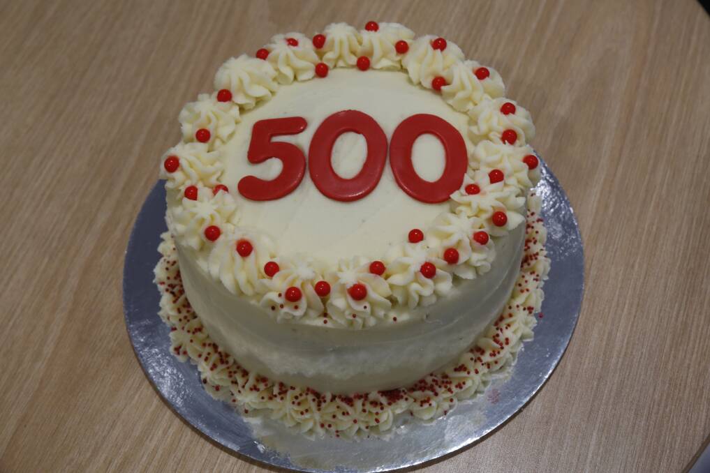 A cake made for Paul Emilianowicz, who made his 500th blood donation this week, by a Bendigo Donor Centre staffer. 
