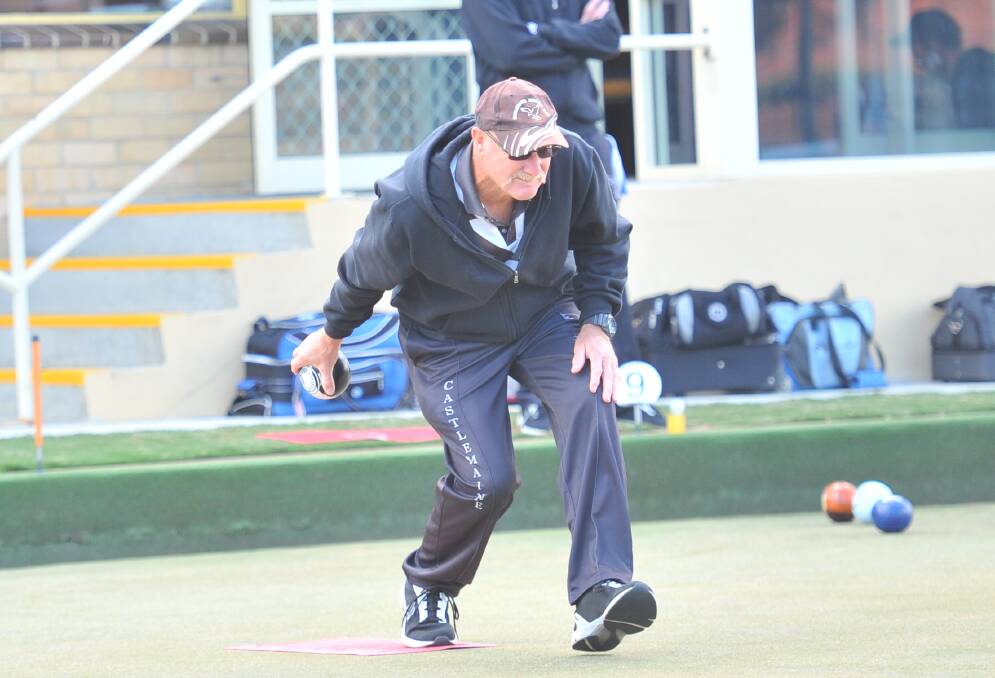 FOCUSED: Castlemaine skipper Rod Phillips bowls against Bendigo. Phillips won his rink, but the Maine was beaten by three shots in the opening round.