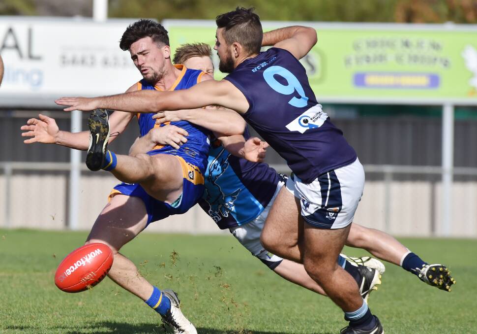 The match-of-the-round at Wade Street turned into a fizzer as Golden Square easily accounted for Eaglehawk by 52 points.