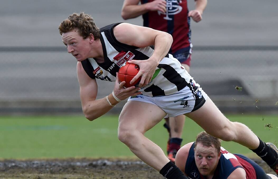 QUALITY ON-BALLER: Kalan Huntly playing for Castlemaine in a BFNL game early in his senior career in 2015. Huntly is joining White Hills for the 2021 season.