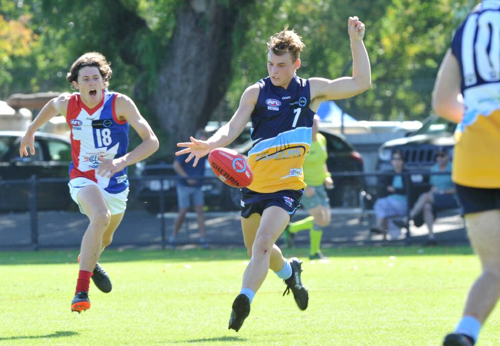 SINK THE BOOT IN: Matthew Harvey gets a kick away for the Bendigo Pioneers against Gippsland at the QEO on Saturday. Harvey kicked one goal.