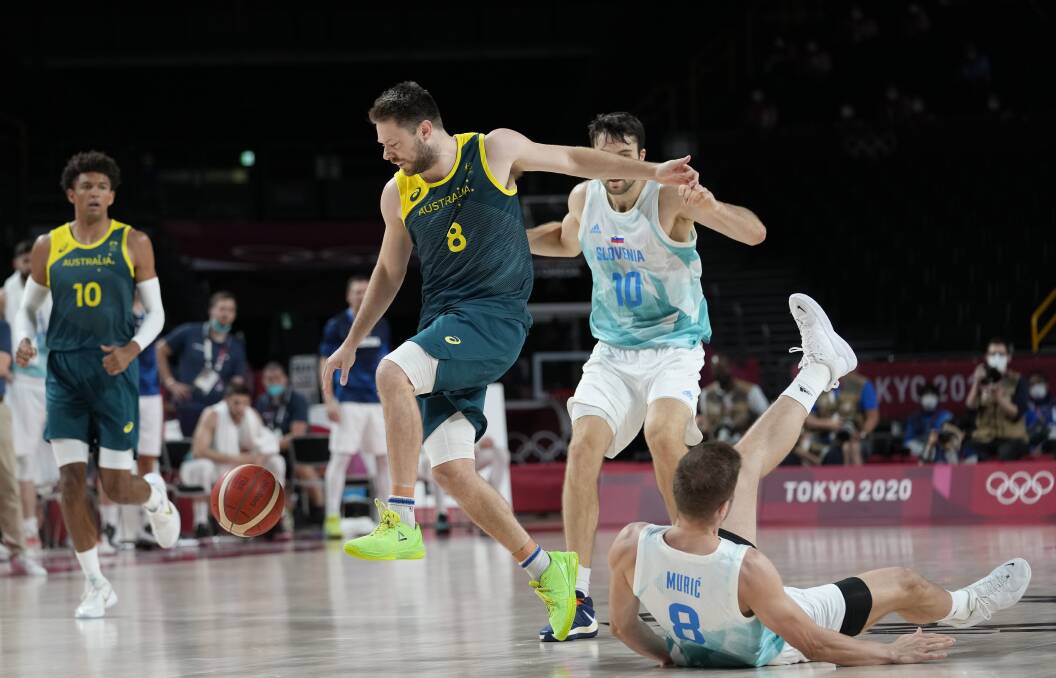 DETERMINED: Matthew Dellavedova in action against Slovenia in the bronze medal game. The Boomers won 107-93. Picture: AP PHOTO, ERIC GAY