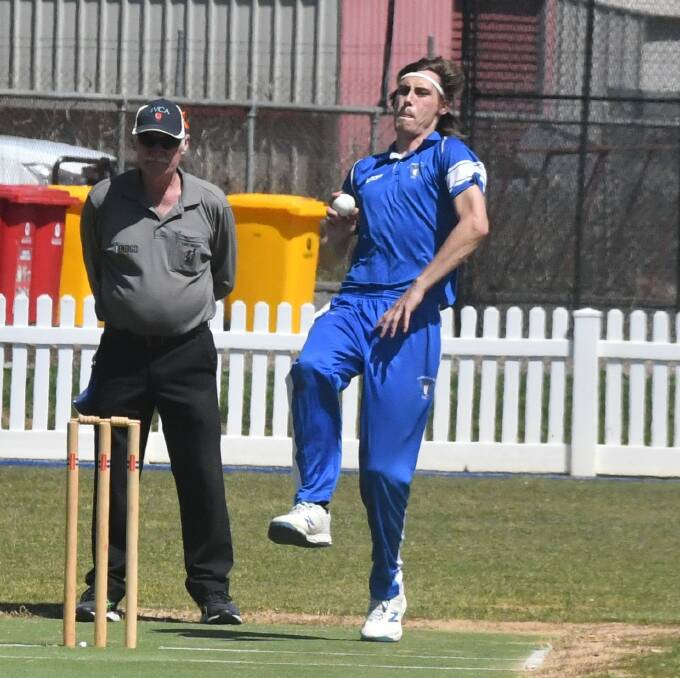 California Gully recruit Jakk Trenfield bowls against United on Saturday. Picture by Luke West