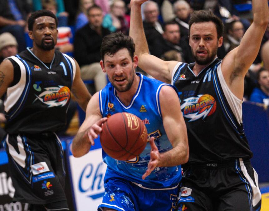 TOP GAME: Kevin White had a double-double of 16 points and 10 rebounds for the Bendigo Braves. Picture: STEVE BLAKE, AKUNA PHOTOGRAPHY