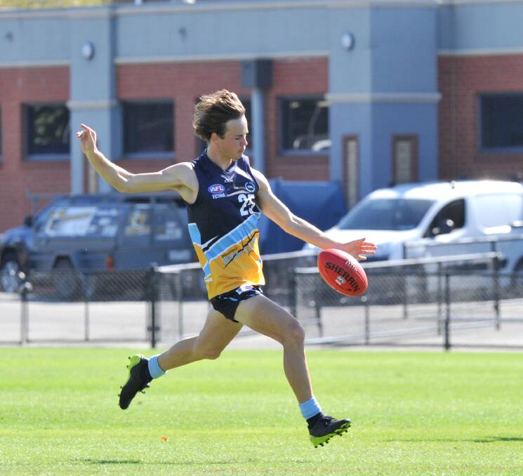 ON THE BURST: Lewin Davis played a fine game on the wing for the Bendigo Pioneers against Gippsland as part of the TAC Cup country round. Pictures: NONI HYETT