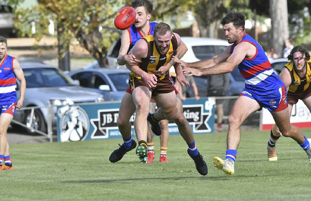 RIVALS: Huntly and North Bendigo will do battle for the Golden City Cup in their HDFNL clash on Saturday. Picture: NONI HYETT