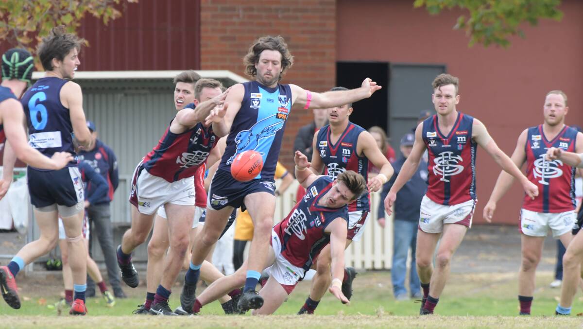 MATCH OF THE ROUND: Sandhurst and Eaglehawk clash at the QEO in the BFNL's marquee match of round 14. Picture: NONI HYETT