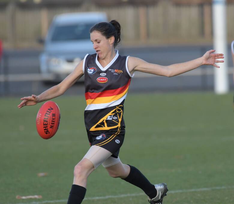 CLOSE CALL: The Bendigo Thunder's Abbey Hay. The Thunder needed extra-time to defeat the VU Western Spurs in Saturday's NFLW qualifying final at Epping Recreation Reserve. Picture: NONI HYETT