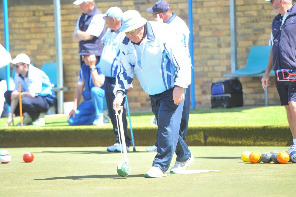 ON THE MAT: Eaglehawk's Terry Gilmore plays a shot during Saturday's 101-94 defeat to Golden Square in the opening round of the pennant season.