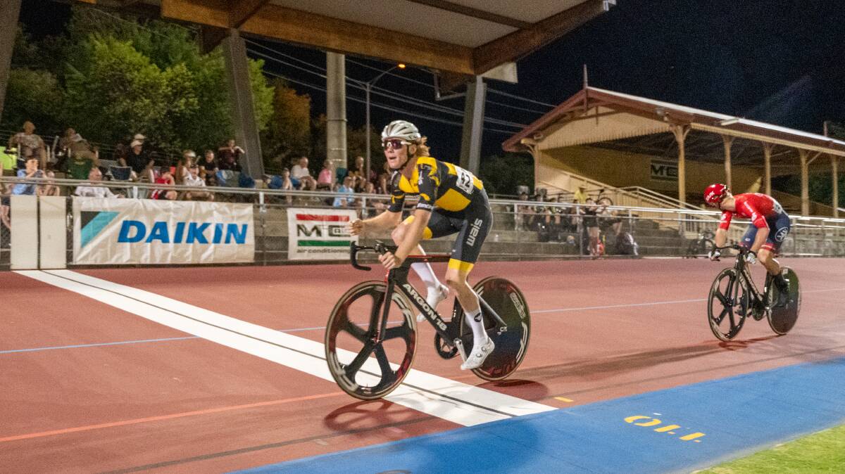 Sam Washington wins the final of the Golden Mile Wheelrace at the Tom Flood Sports Centre on Saturday night. Picture by Enzo Tomasiello