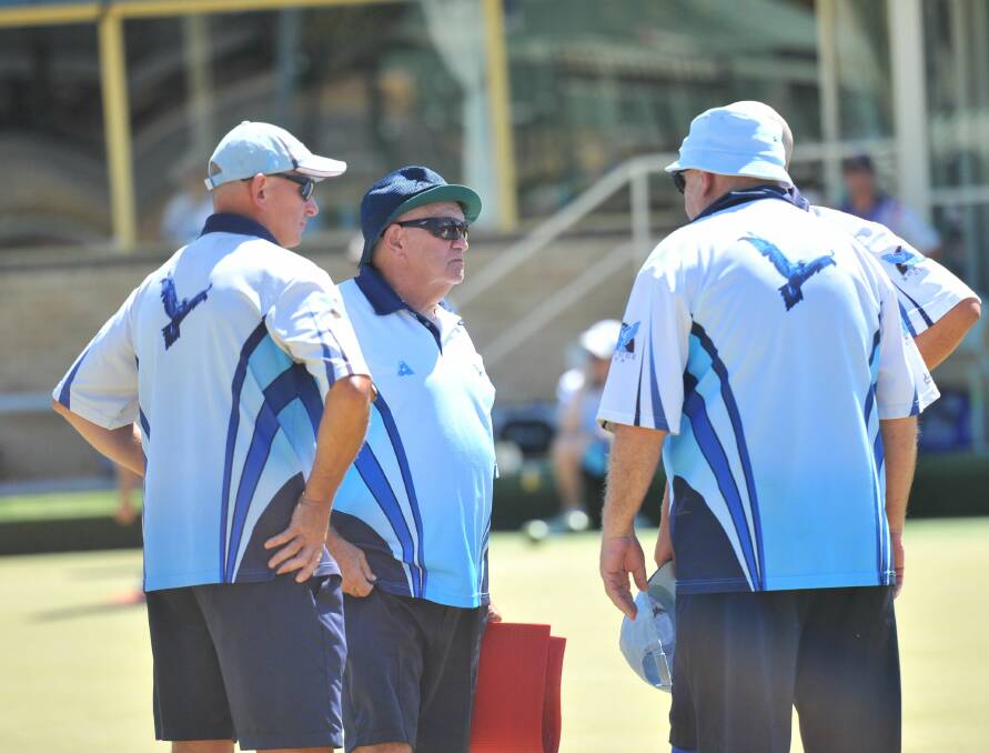 TALKING TACTICS: The Eaglehawk rink of skipper Simon Carter discuss the state of play in their battle against Aaron Tomkins' rink. Tomkins won 27-19.