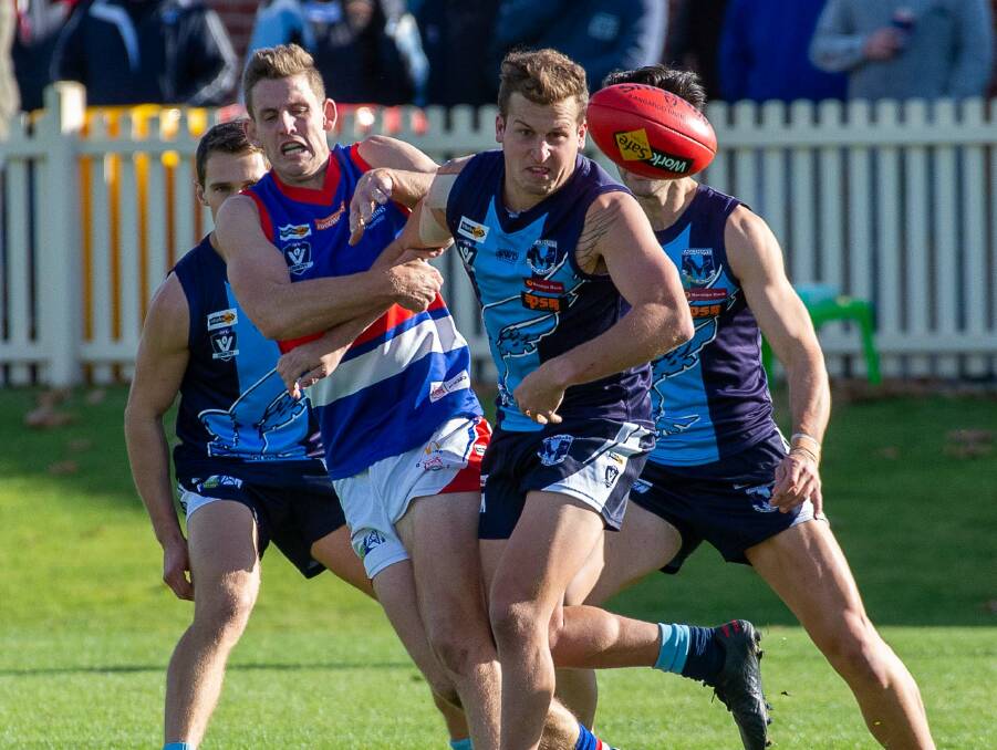 DOWN TO THE WIRE: The fast-finishing Gisborne pipped Eaglehawk by four points in a BFNL thriller on Saturday. Picture: PETER WEAVING