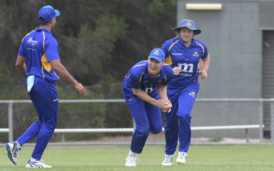 SHARP HANDS: Golden Square's Scott Woodman takes one of his two catches against Strathdale-Maristians at Wade Street on Saturday. Pictures: NONI HYETT