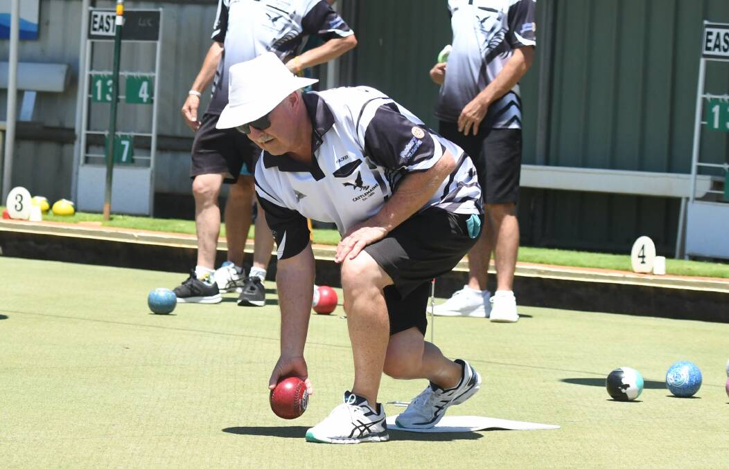 LEAD: Castlemaine's Peter Williams bowls during Saturday's six-shot win over Bendigo East at Lansell Street. Picture: LUKE WEST