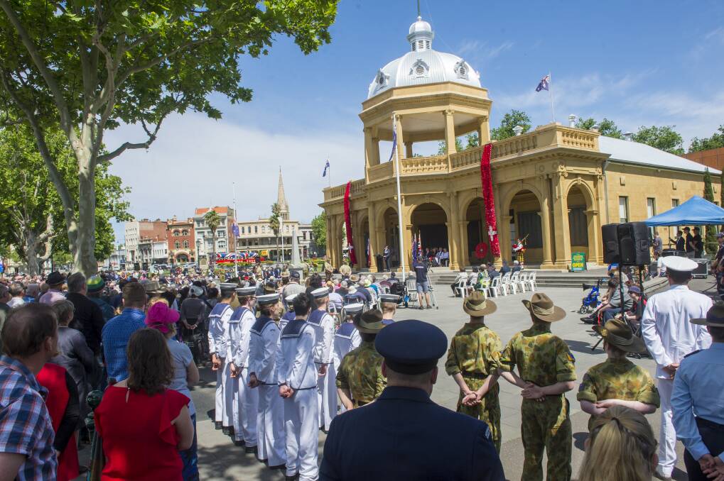 LEST WE FORGET: Crowds gathered last year to commemorate Remembrance Day in Bendigo. COVID-19 will likely change the nature of those services this year, but not the sentiment towards those who have served their country. Picture: DARREN HOWE