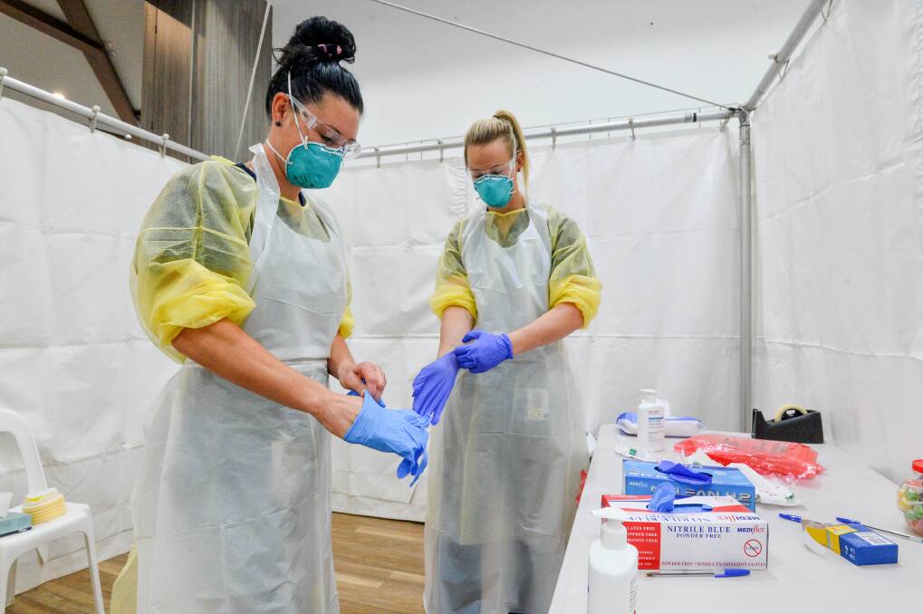 Health workers prepare for COVID-19 testing in Bendigo. Picture: BRENDAN McCARTHY