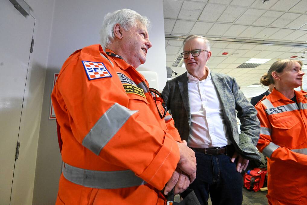 Prime minister Anthony Albanese speaks to emergency personnel at Epsom's incident control centre. Picture by Darren Howe.