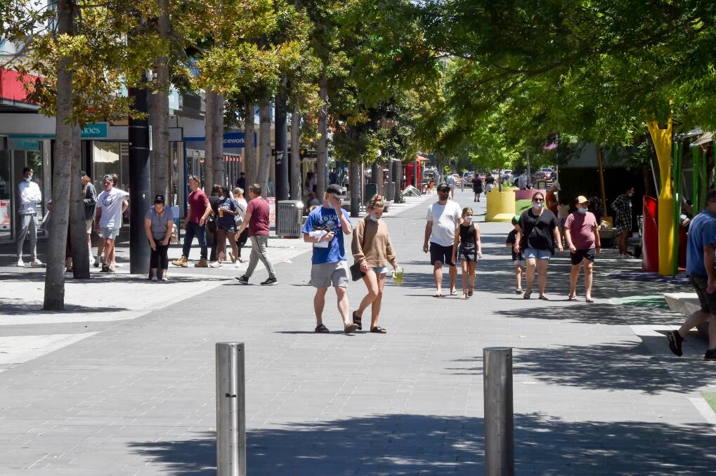 Shoppers in Hargreaves Mall during summer holiday sales. Picture by Brendan McCarthy.