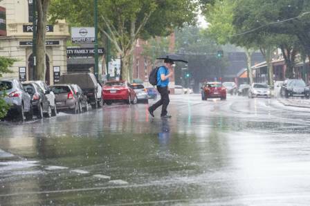 Someone negotiates rain in Bendigo during a previous deluge. Picture: FILE PHOTO