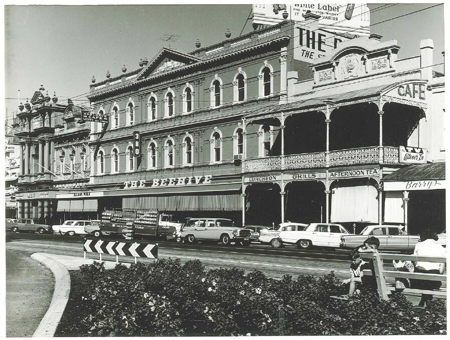 Beehive building, Pall Mall Bendigo c1955 by Allan Doney. Picture courtesy of the National Trust of Australia (Victoria) - Bendigo branch collection
