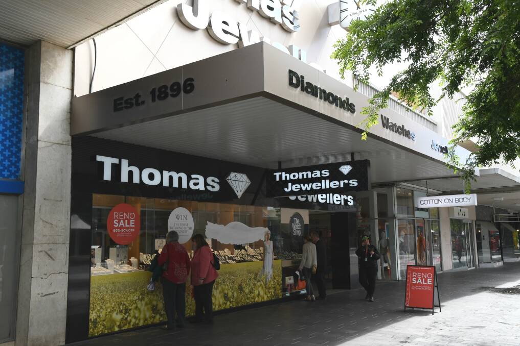 Thomas Jewellers in its final days of operation.