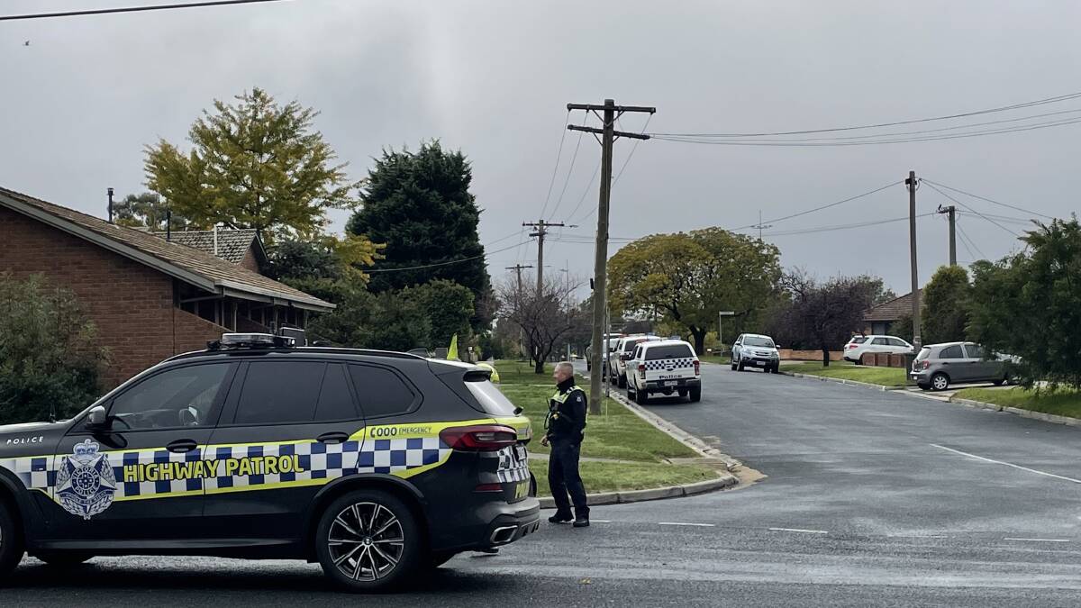 Car gets stuck in North Bendigo yard as man and woman try to evade police
